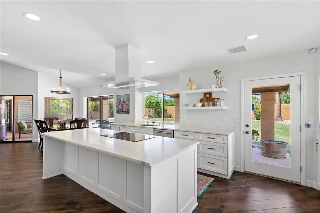 10628 E Cinnabar Ave - View 6