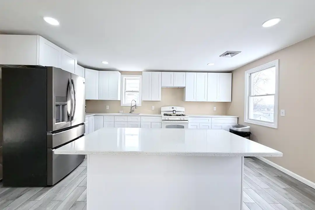 1572 Summit Ave unit 2 - View 2