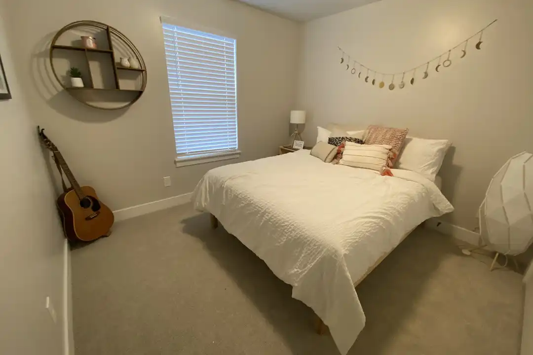 16164 S Truss Dr unit SE Bedroom – photo 1 of 3