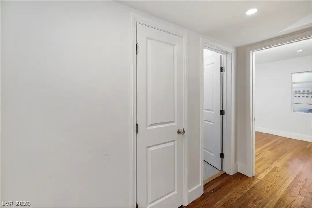 1140 Hillside Pl - View 3