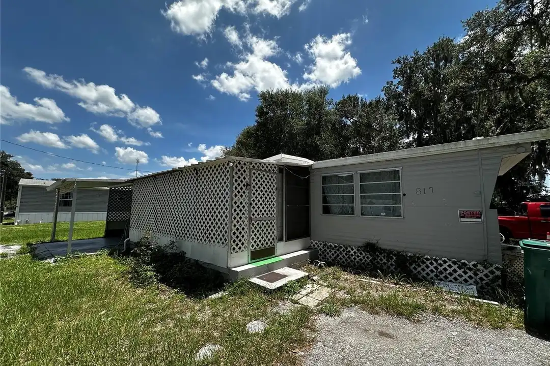 817 Parks St – photo 1 of 13