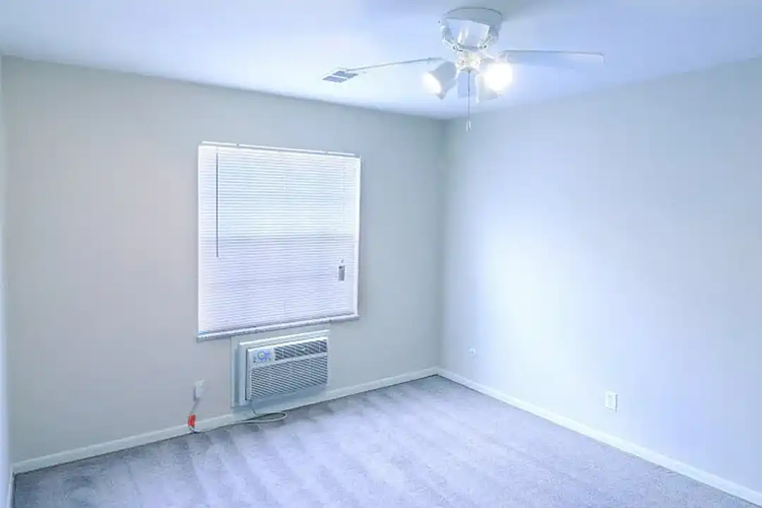 Alexander Hamilton Plaza Apartments – photo 1