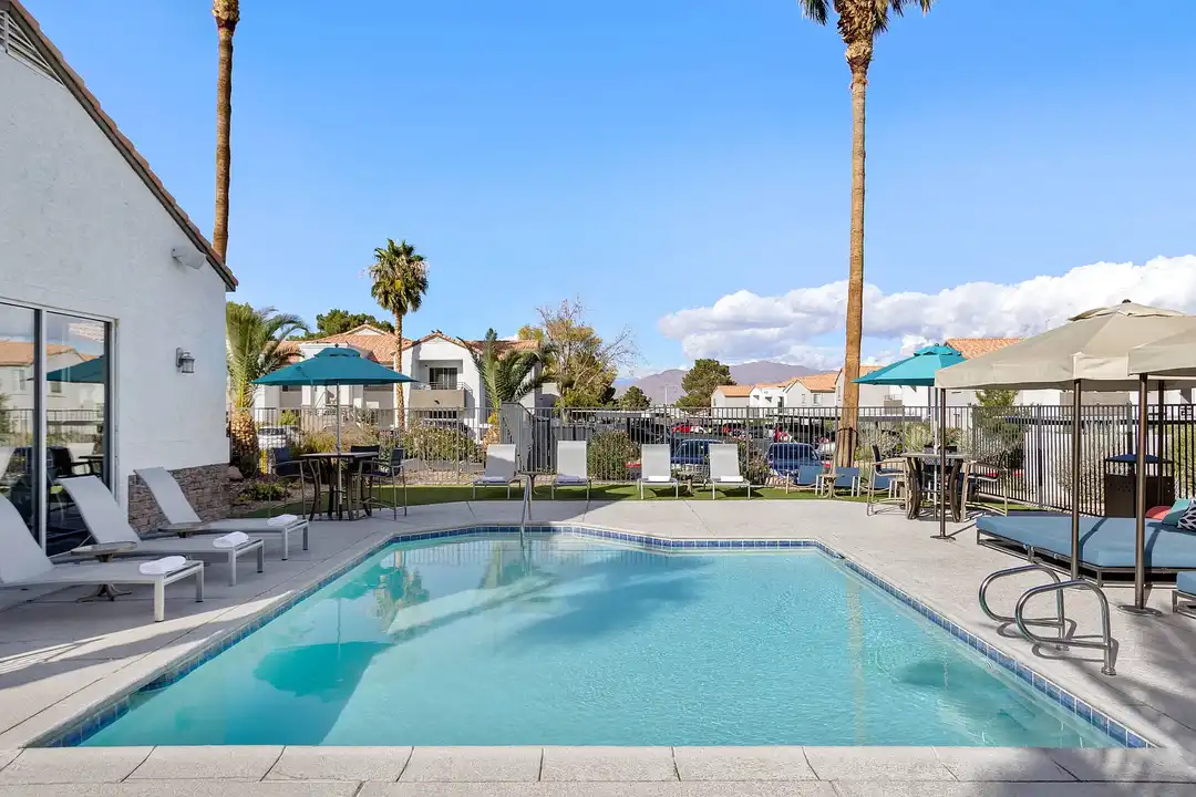 2200 N Torrey Pines Dr