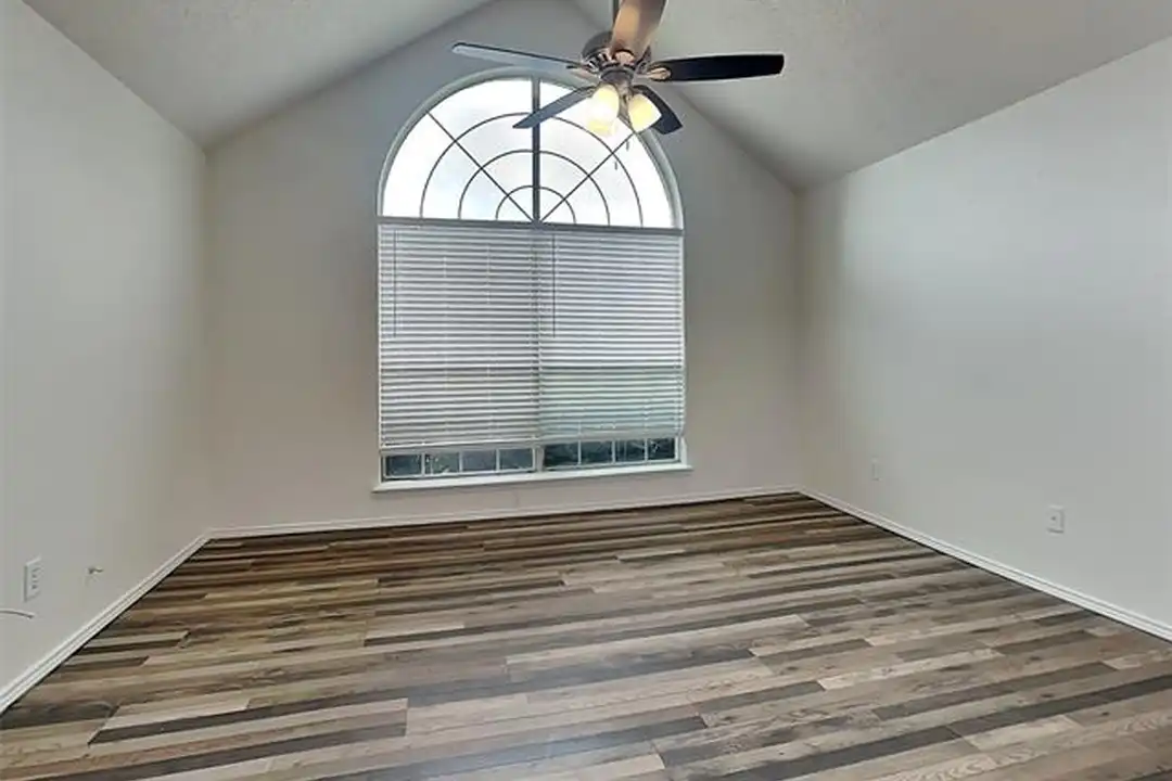 1409 Post Oak Dr - More