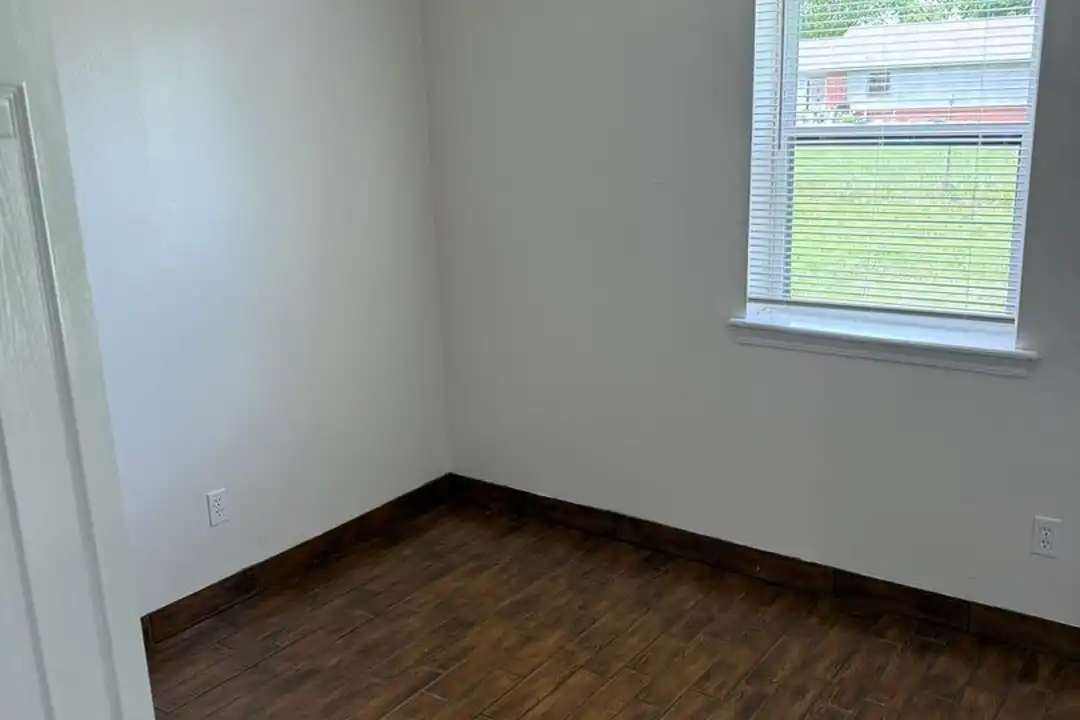 1925 N 35th St - View 6