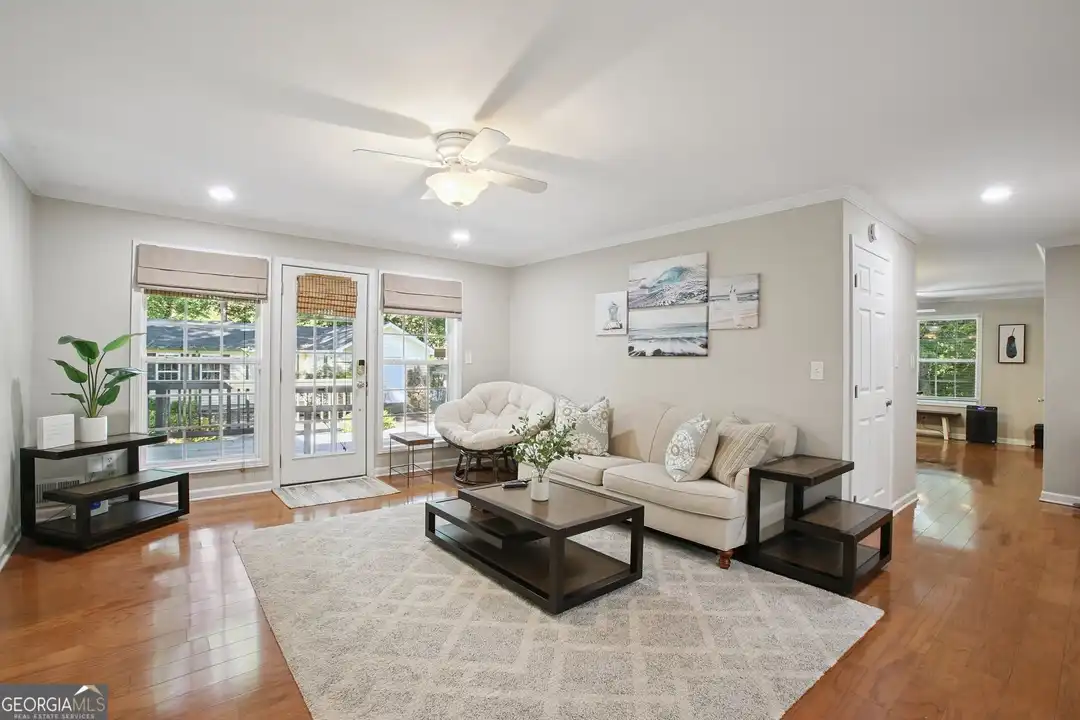 102 Hickory Dr - View 2
