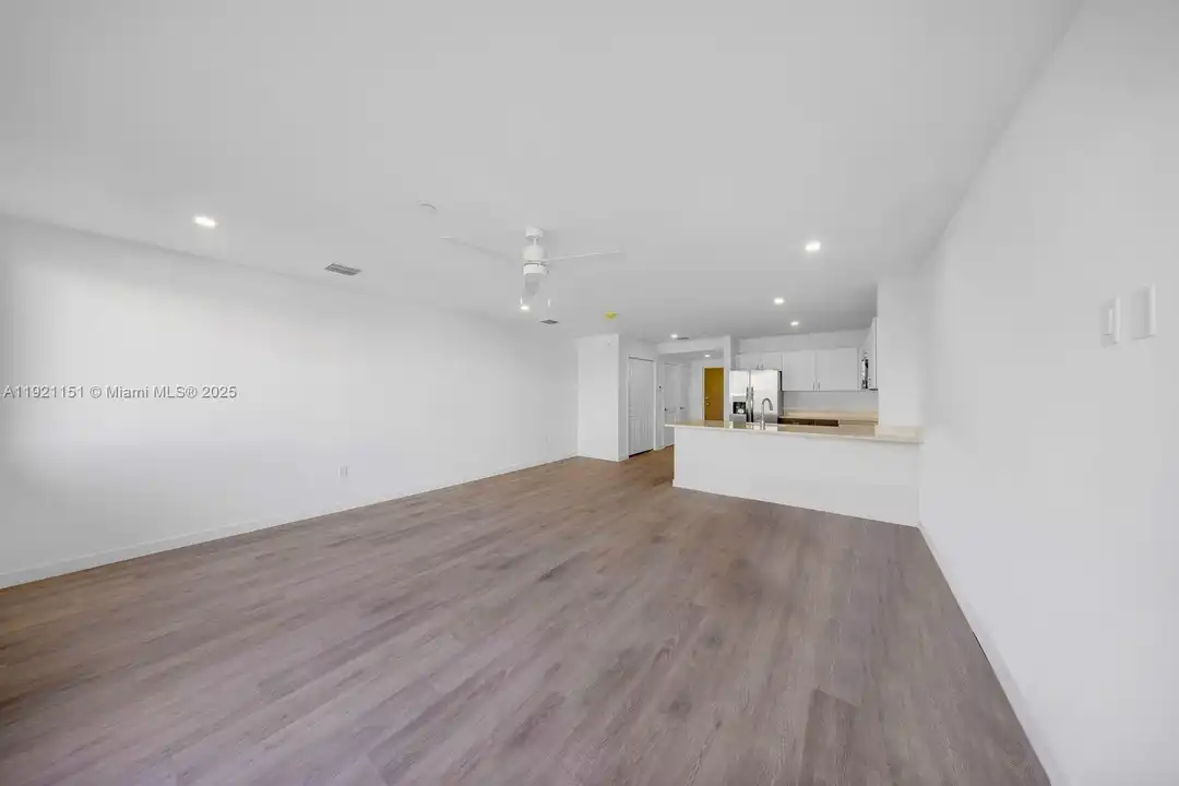 20 NE 19th Ave #210 - More