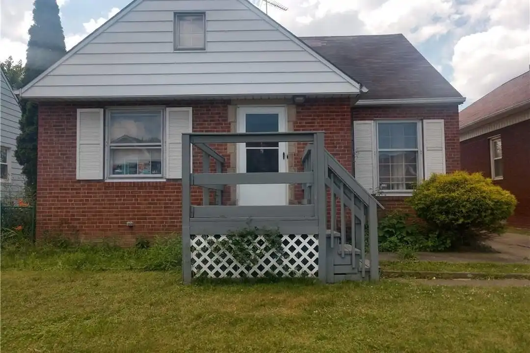 11200 Vernon Ave – photo 1