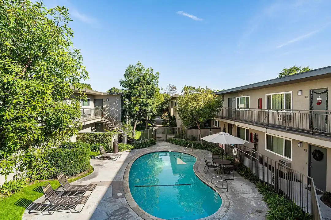 Del Monte Apartments - View 6