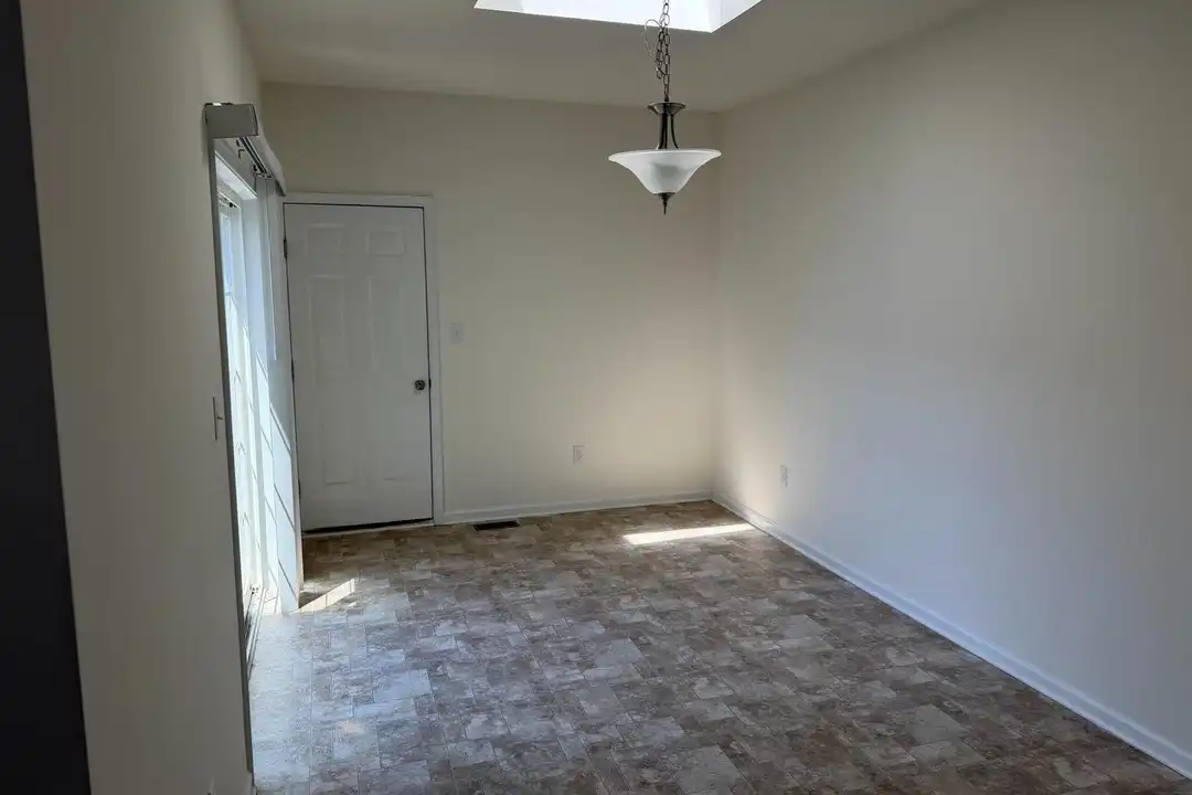 280 N Bayberry Pkwy - View 6