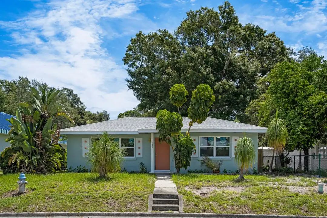 617 26th St W – photo 1