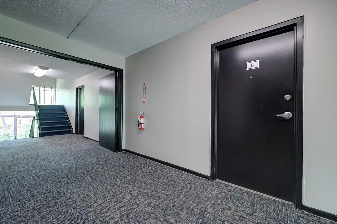 Highland Club Apartments – photo 1 of 30