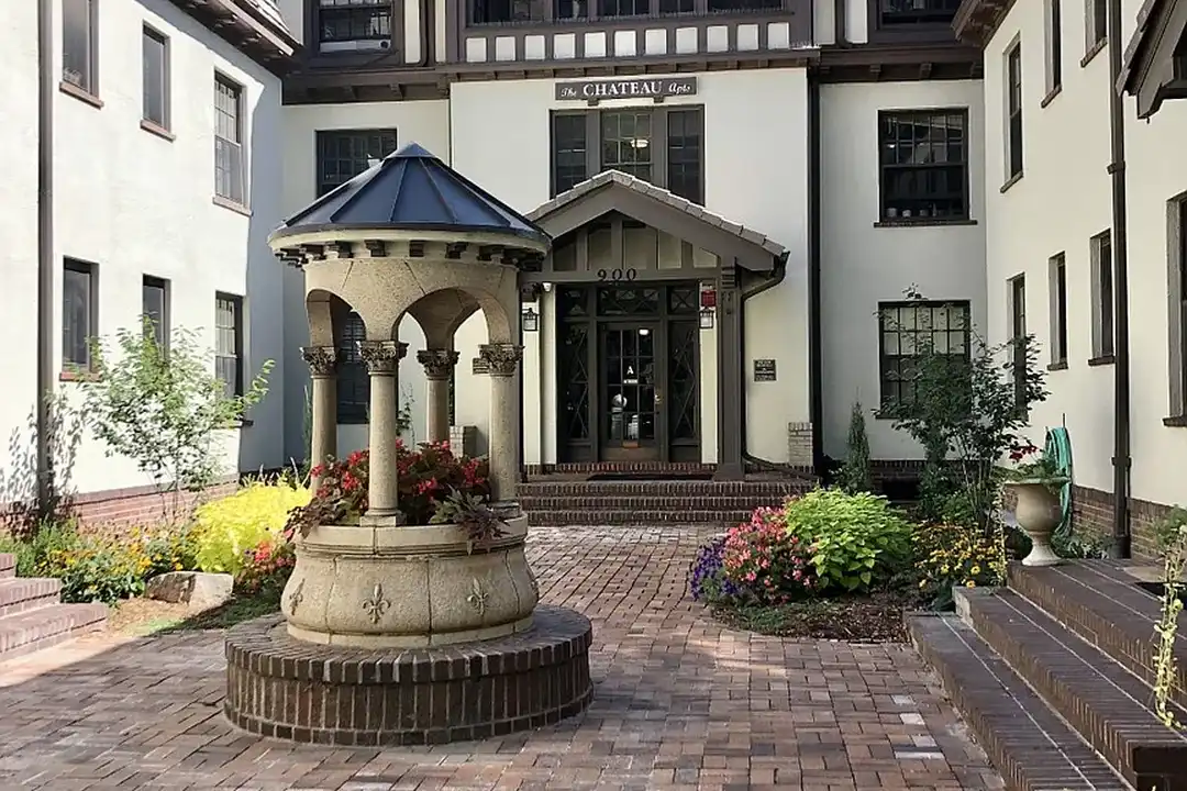 Chateau Apartments – pohled 2