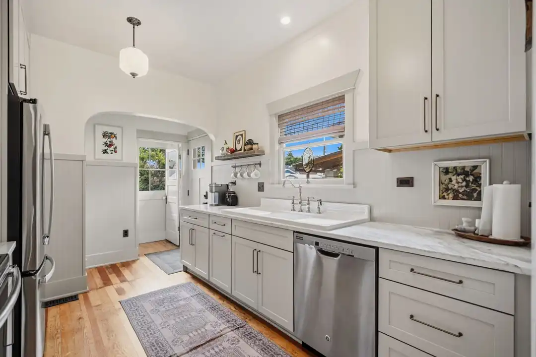 2612 W Dean Ave - View 4