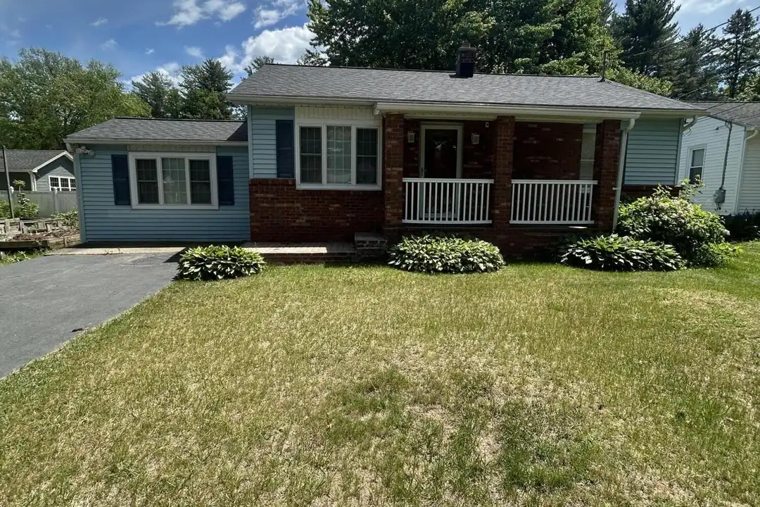 17 Pinewood Rd – photo 1 of 15