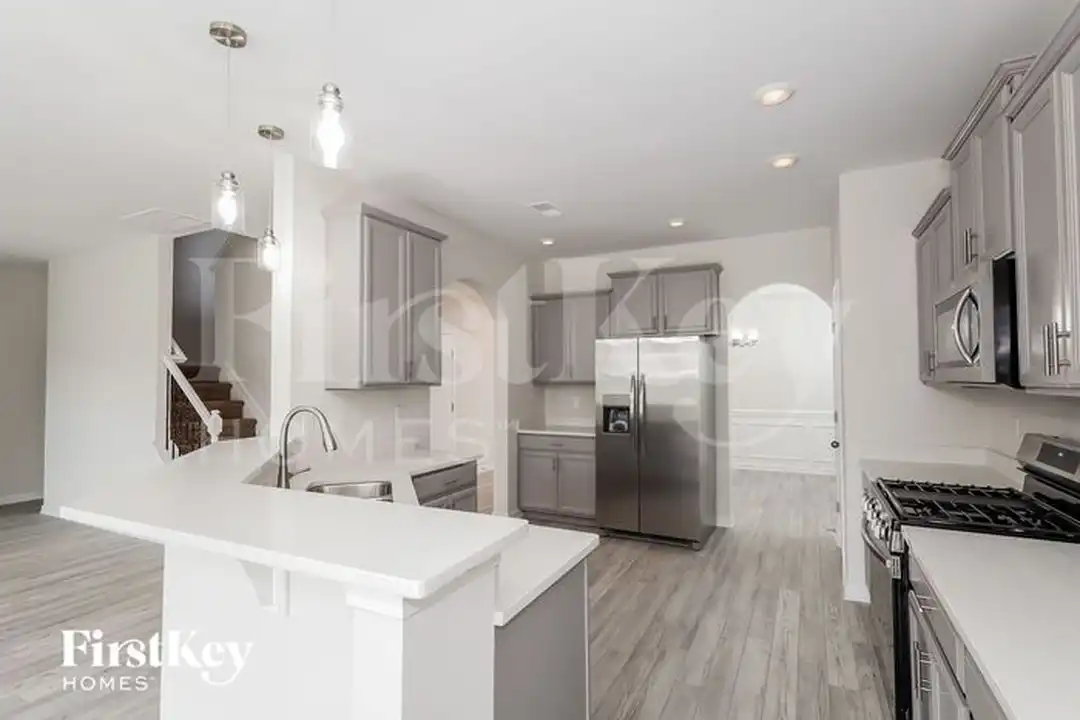 2641 Kinmere Dr - View 6