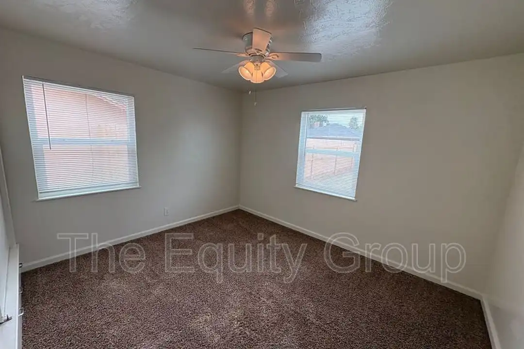 315 W Kaweah Ave - View 6