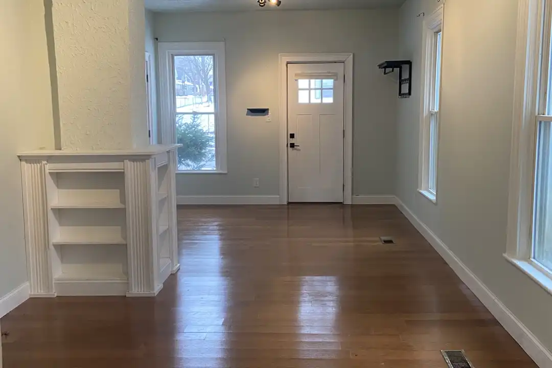 713 Webb St - View 2