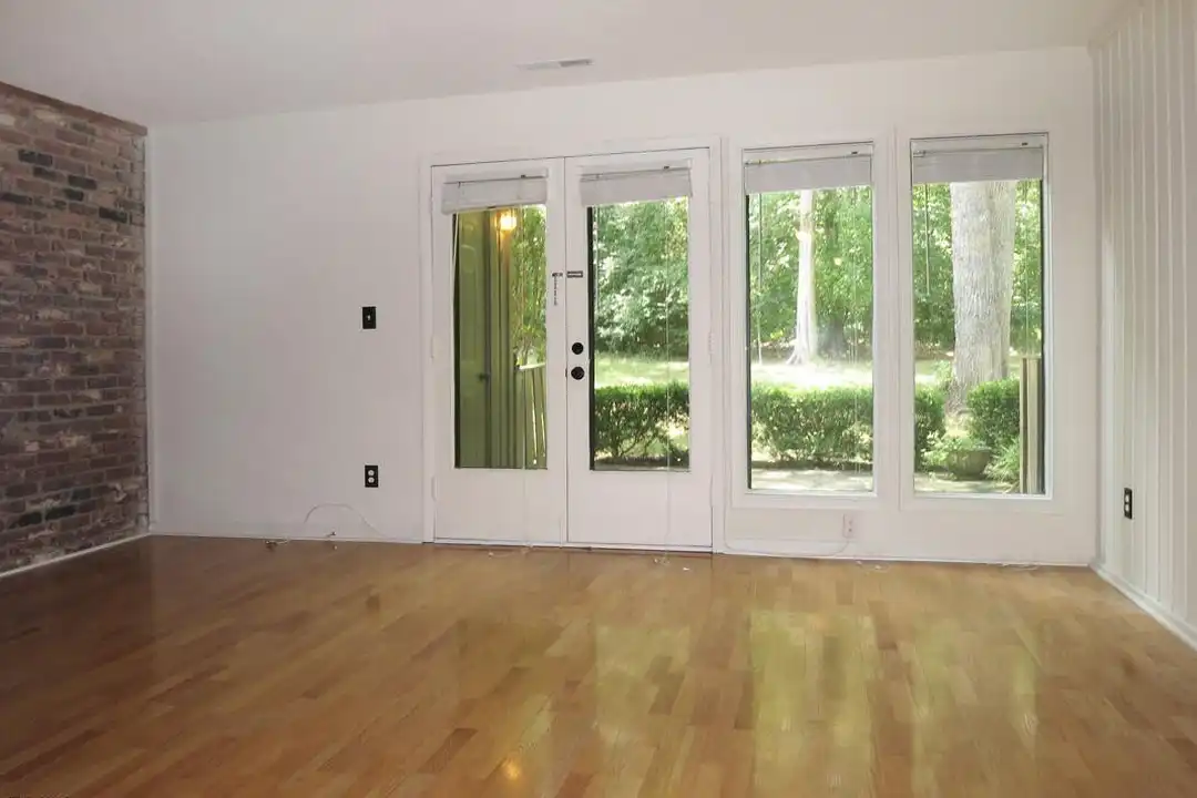 802 Oak Tree Dr - View 2