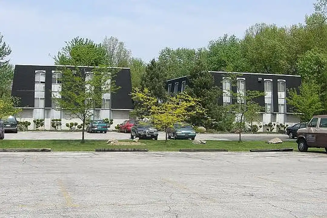Ridge Plaza Apartments – photo 1 of 6