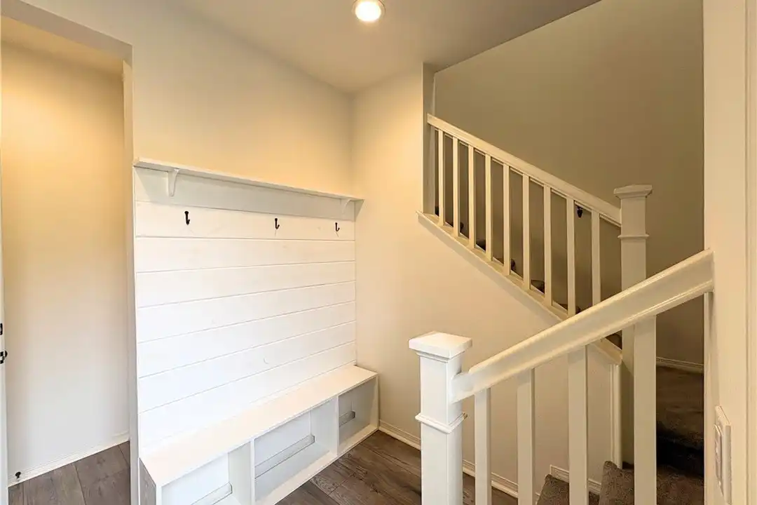 Apartment in Ontario - View 3