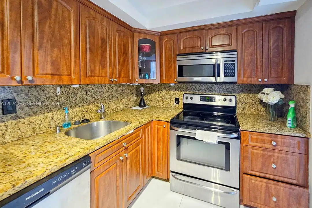 100 Bayview Dr unit 722 - View 3