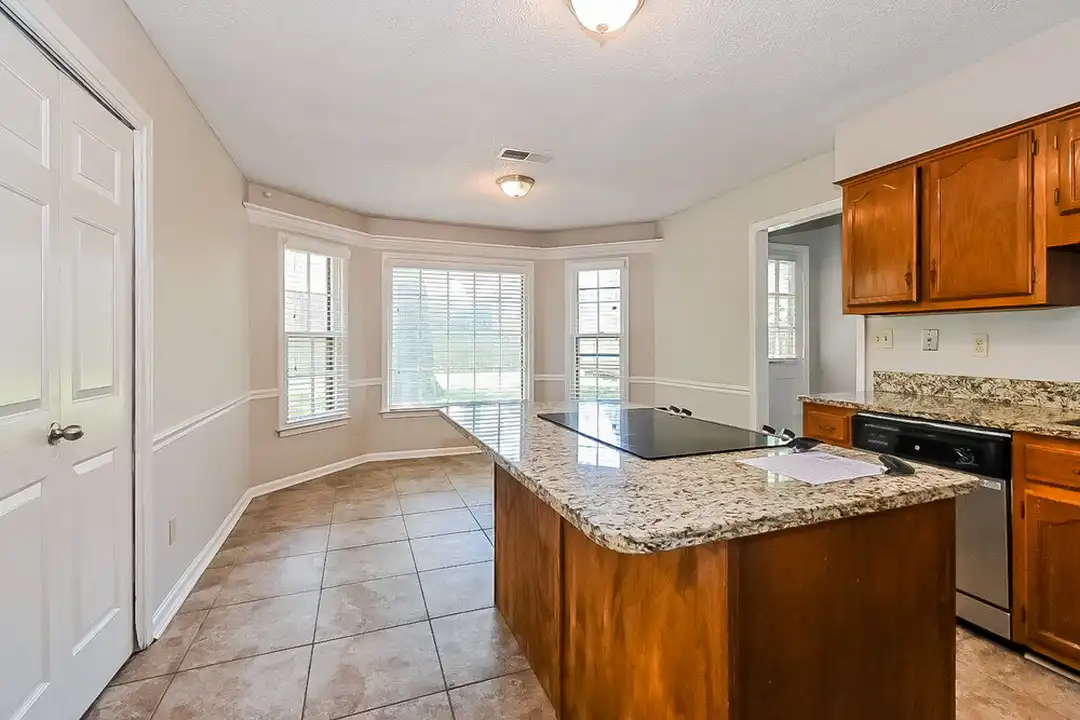 7363 Richmond Rd - More