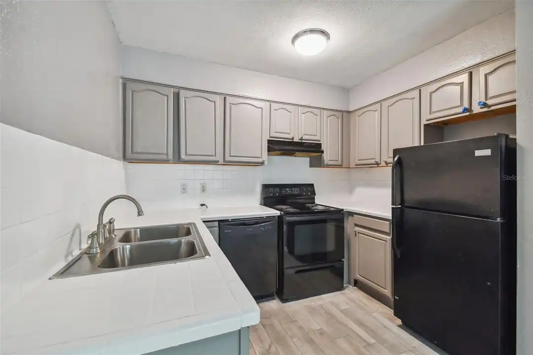 1921 W State St – pohled 6