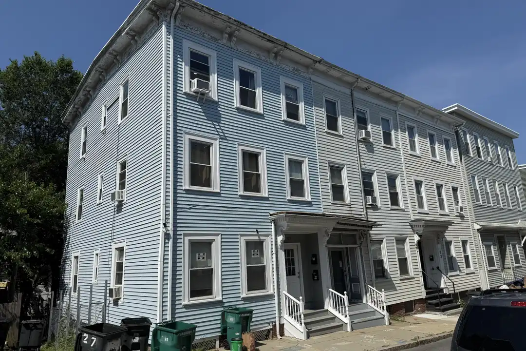 27 Woodward St unit 3 – photo 1