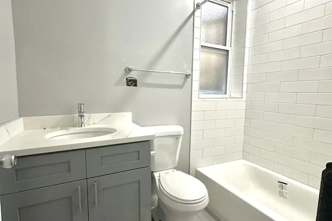 Apartment in Lake View Township, Edgewater Glen, Edgewater - View 3