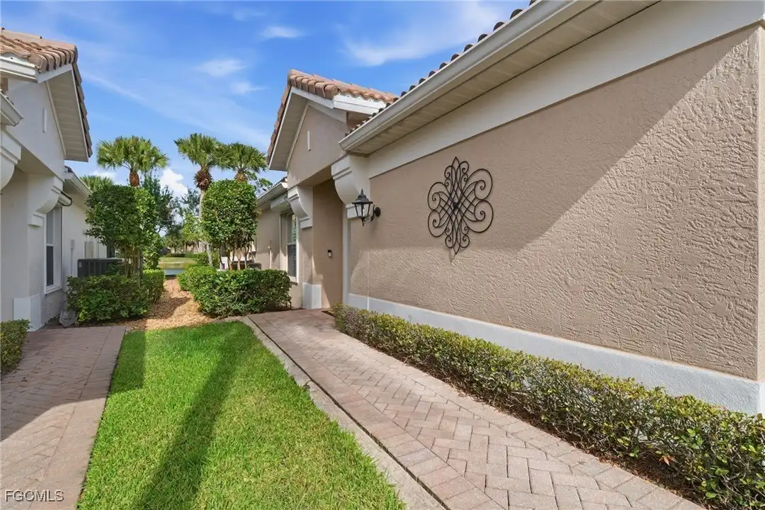 11041 Iron Horse Way - View 2