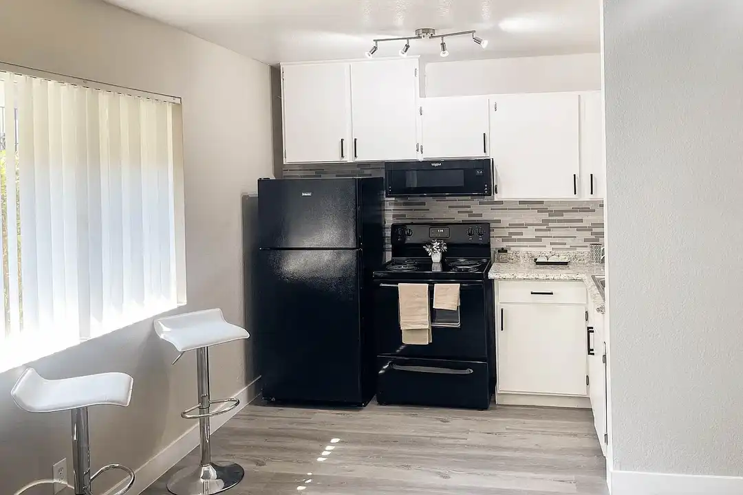 Park Avenue Apartments – photo 1