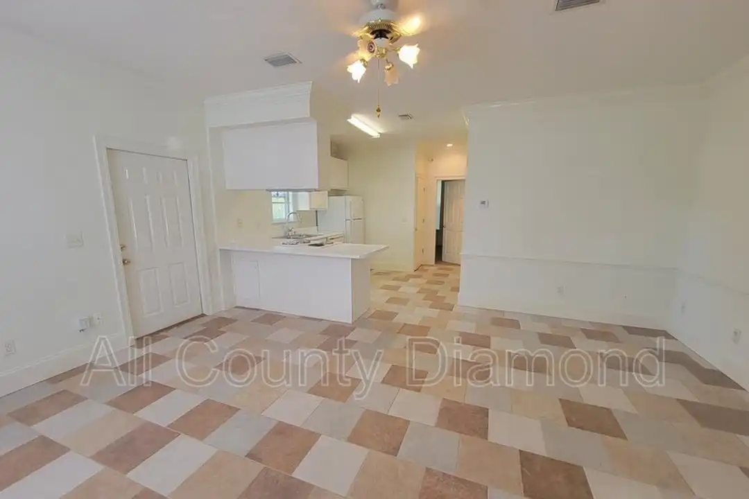 2617 Cypress St - View 3