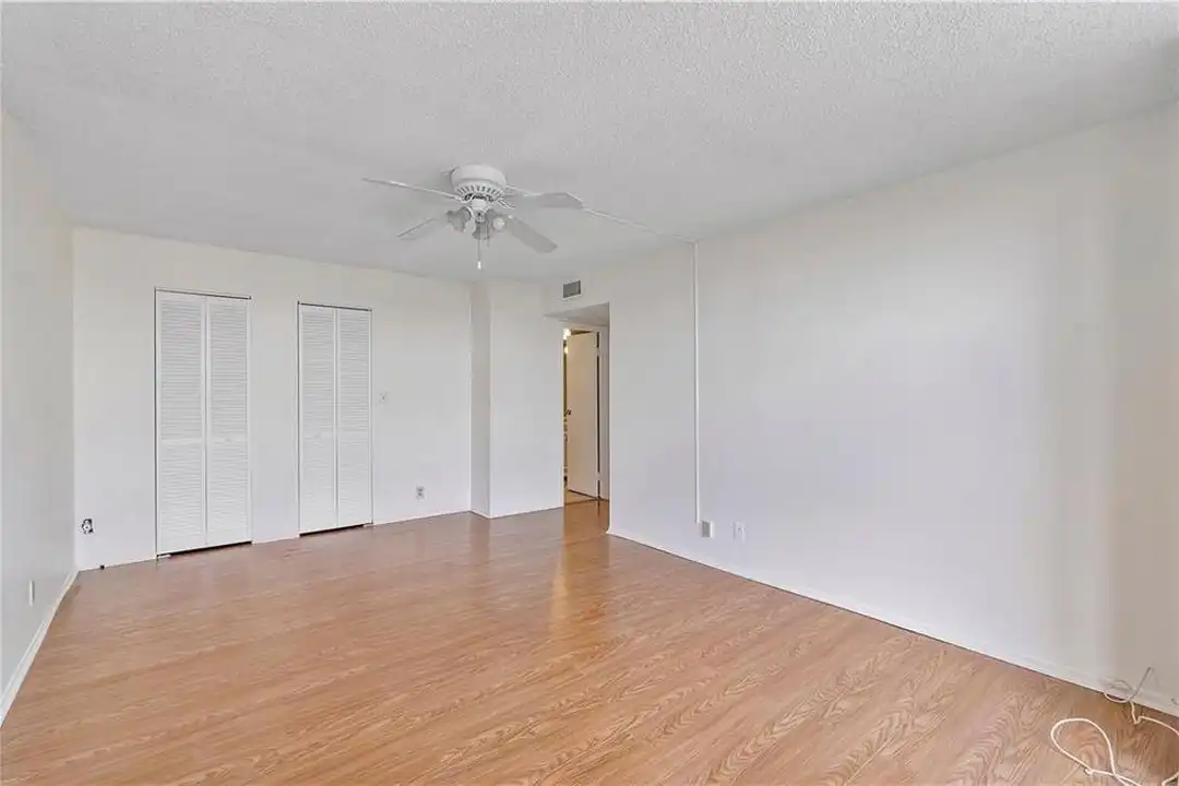 1000 Parkview Dr unit 507 - View 5