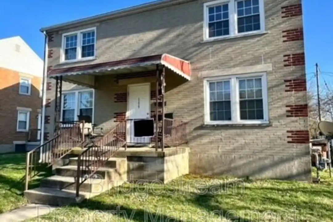 698 Smith Ave – photo 1 of 6