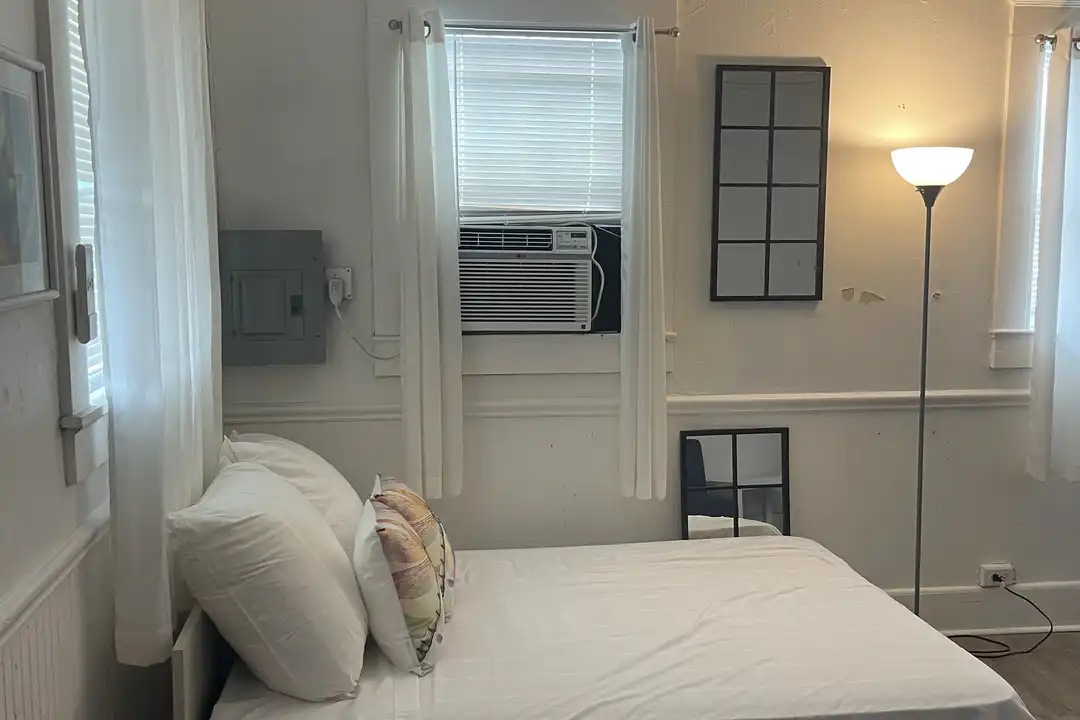 912 E St Clair St unit Upstairs – photo 1
