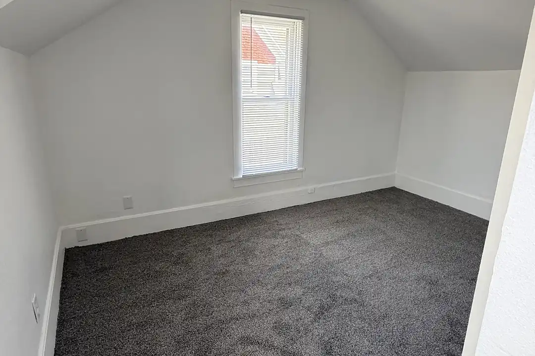 621 Hackett St - View 4
