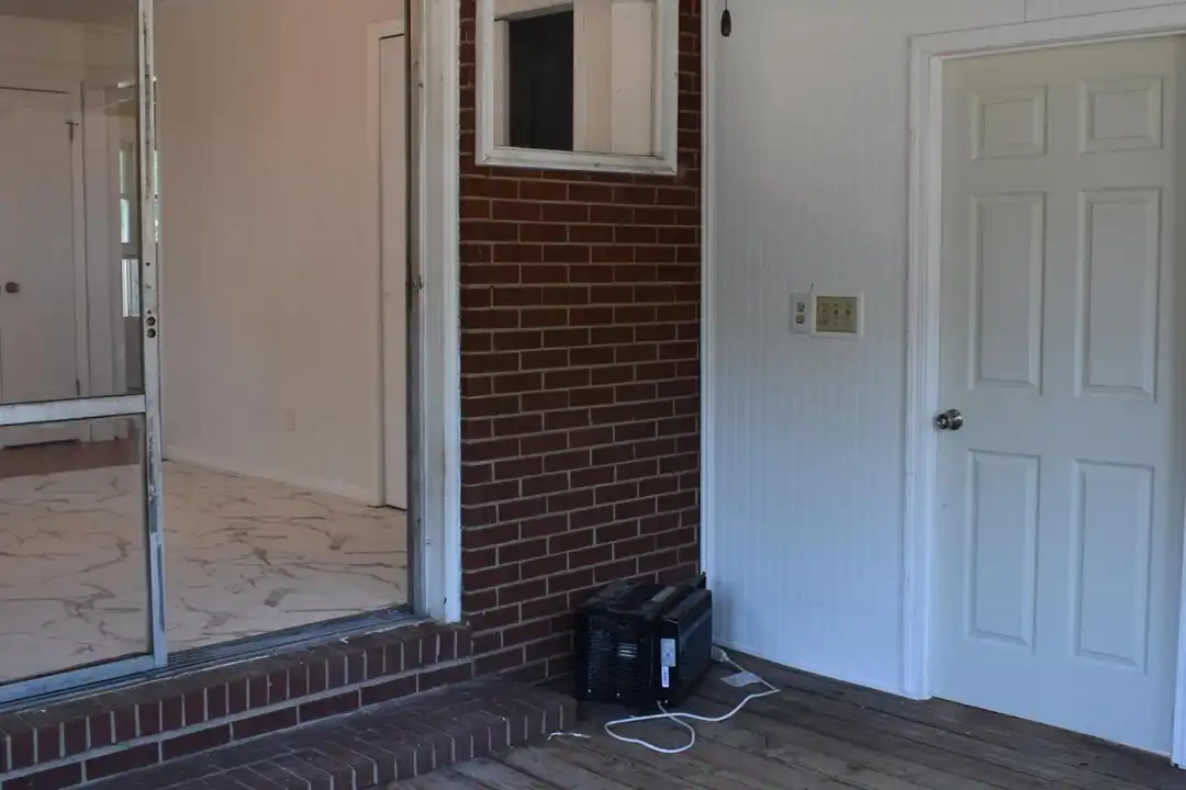 735 Old Edgefield Rd - View 5
