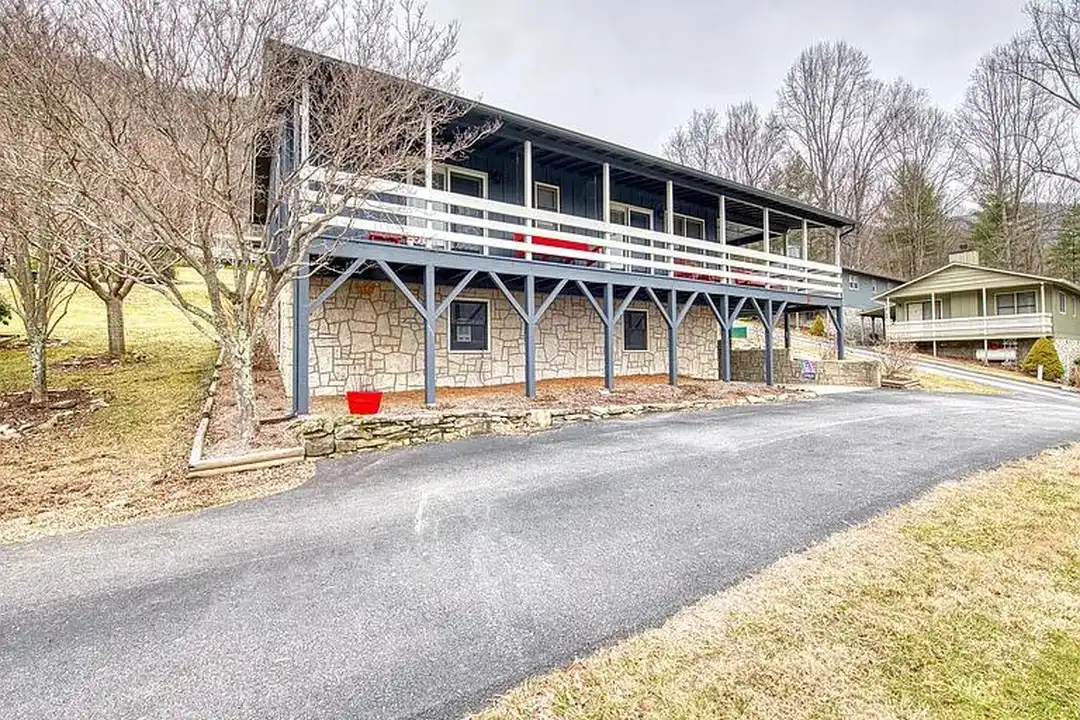 8 Granite Ln – photo 1 of 11