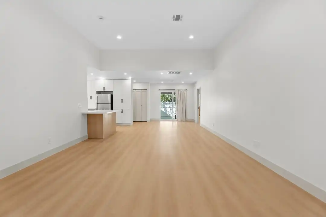 4469 Matilija Ave - View 3