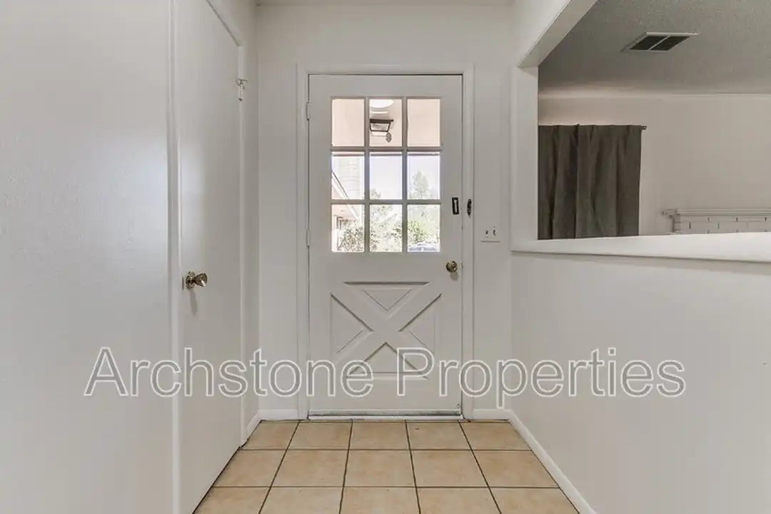 4508 NW 26th St - View 4