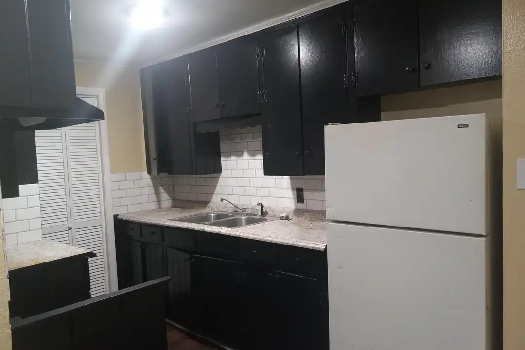 1916 W 14th Ave #1916 – photo 1 of 5