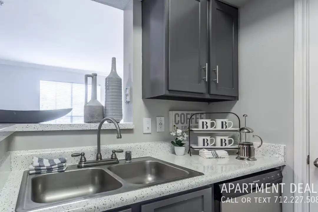 9756 Windwater Dr – pohled 4