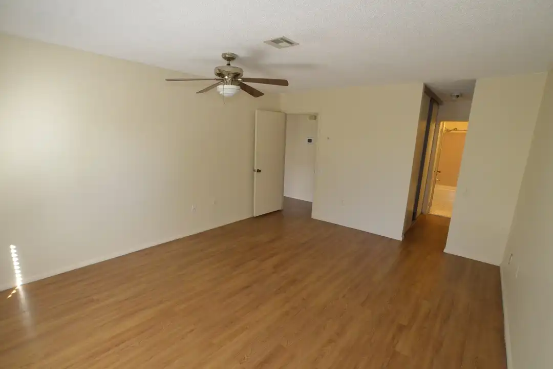 525 Belford Rd unit D - More