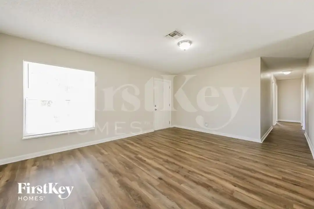 110 Dartmouth Dr NW - View 3