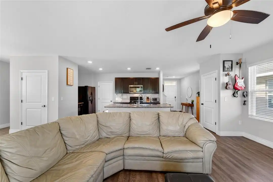 11176 Leland Groves Dr - View 4