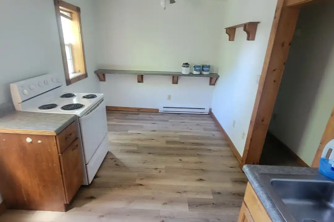 324 Lennox St unit 2 upper - More