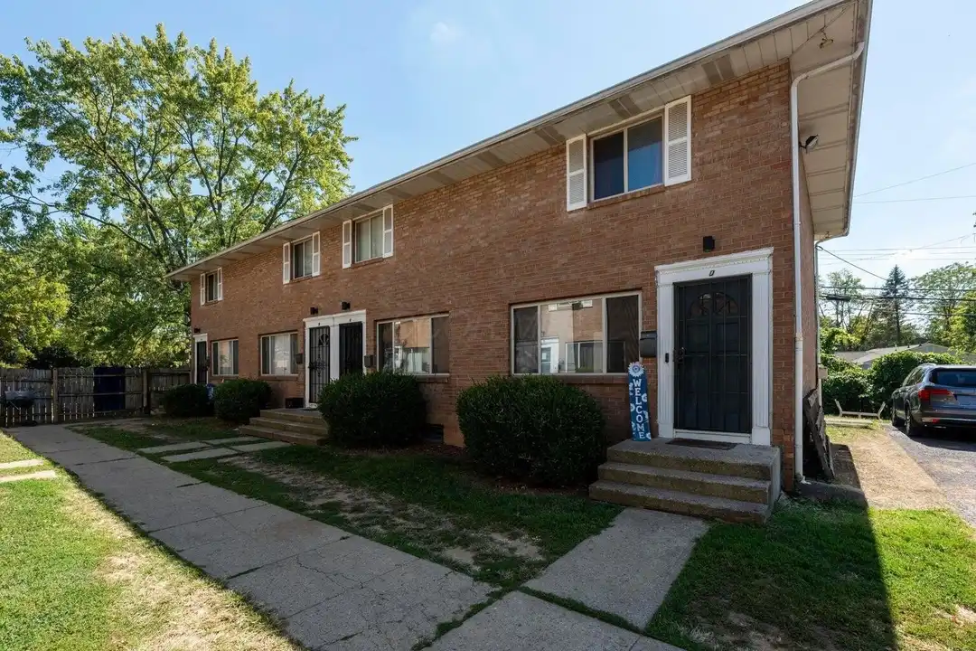 1759 Lonsdale Rd #C – photo 1