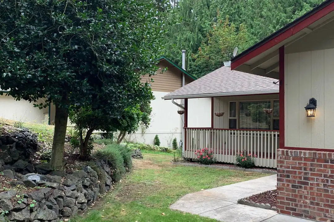 18525 Woodside Dr SE - View 2