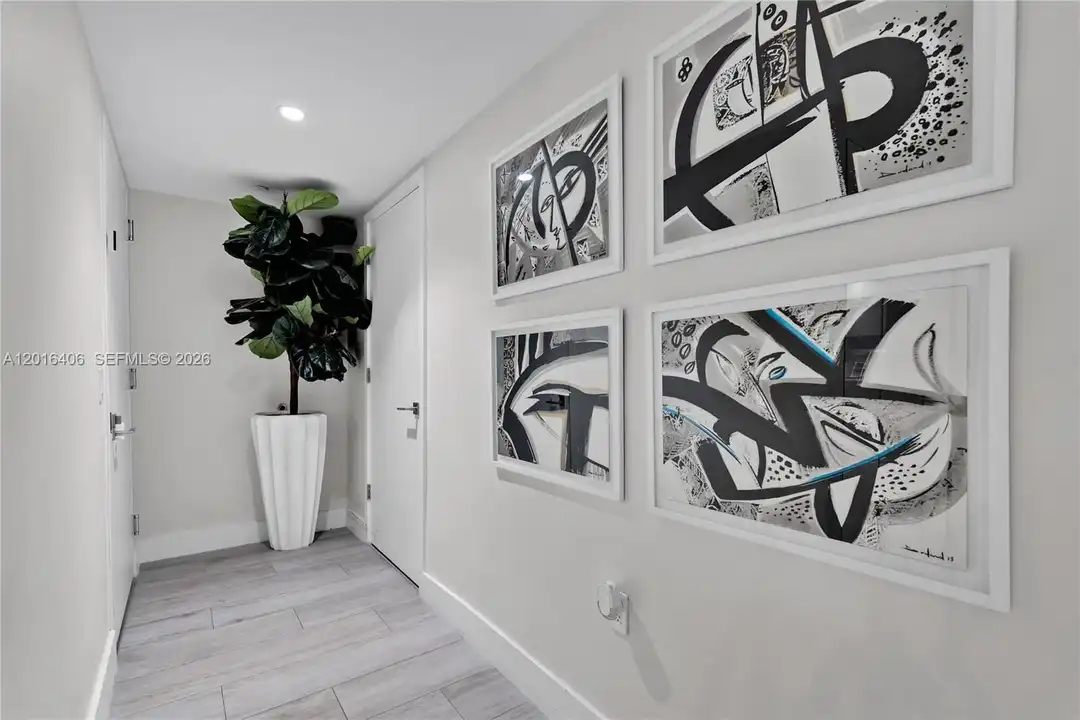Apartment in Miami - View 3